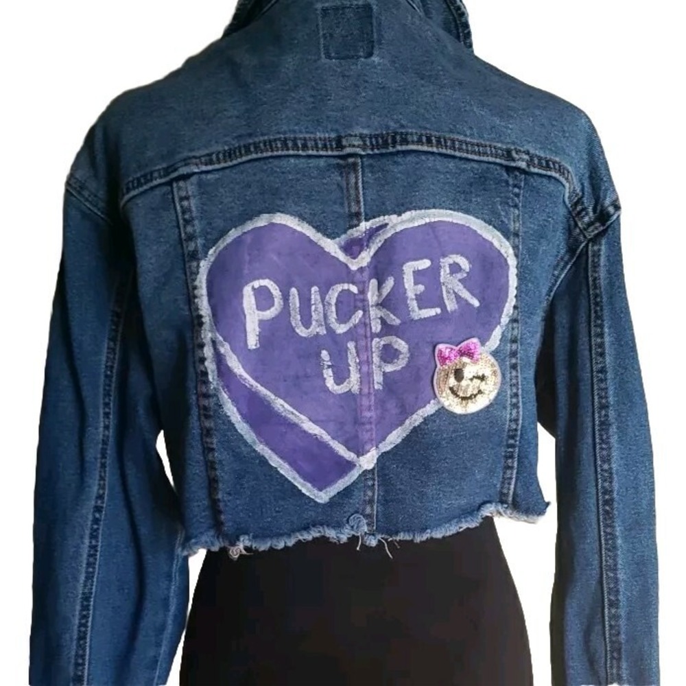 Sz‎ Med Wild Fable Jean Jacket Button Front Cut-Off Bottom Stretch Graphics EUC